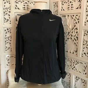 nike shield women’s running jacket black xs